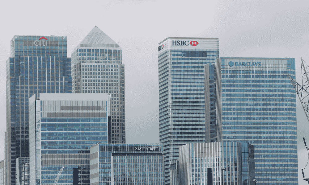 diferentes edificios de bancos para autonomos