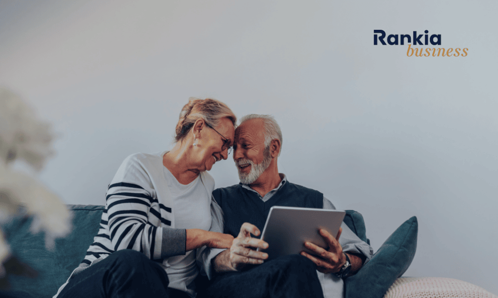 personas mayores planificando su jubilacion de autonomos