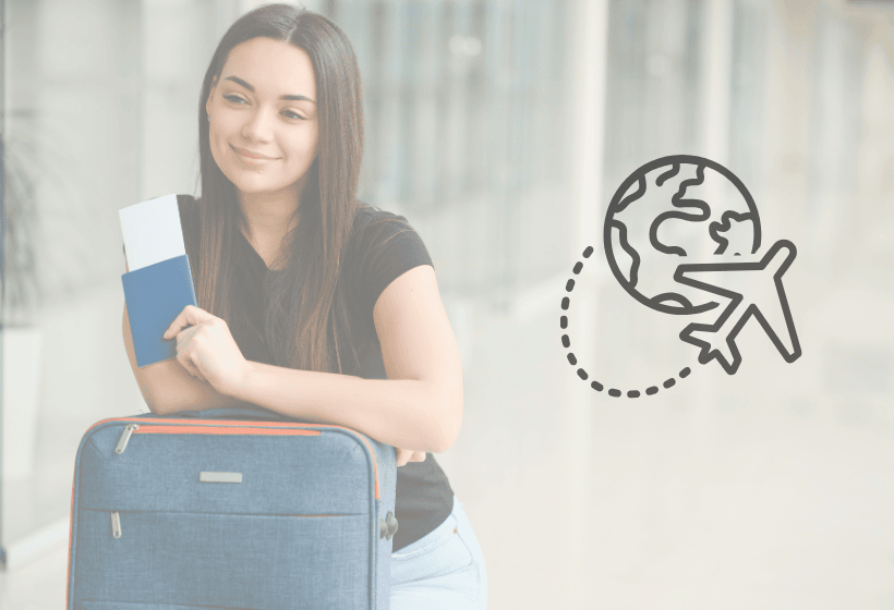 chica feliz porque ahora sabe todo sobre ir a trabajar en el extranjero