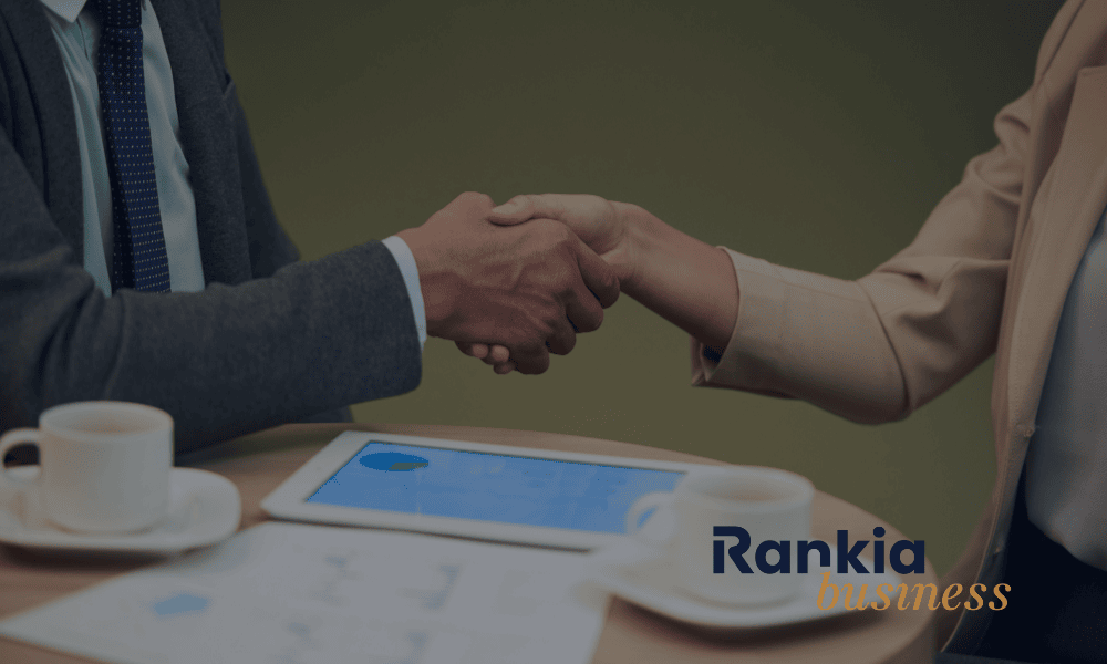 epresario llegando a acuerdo con el banco sobre confirming