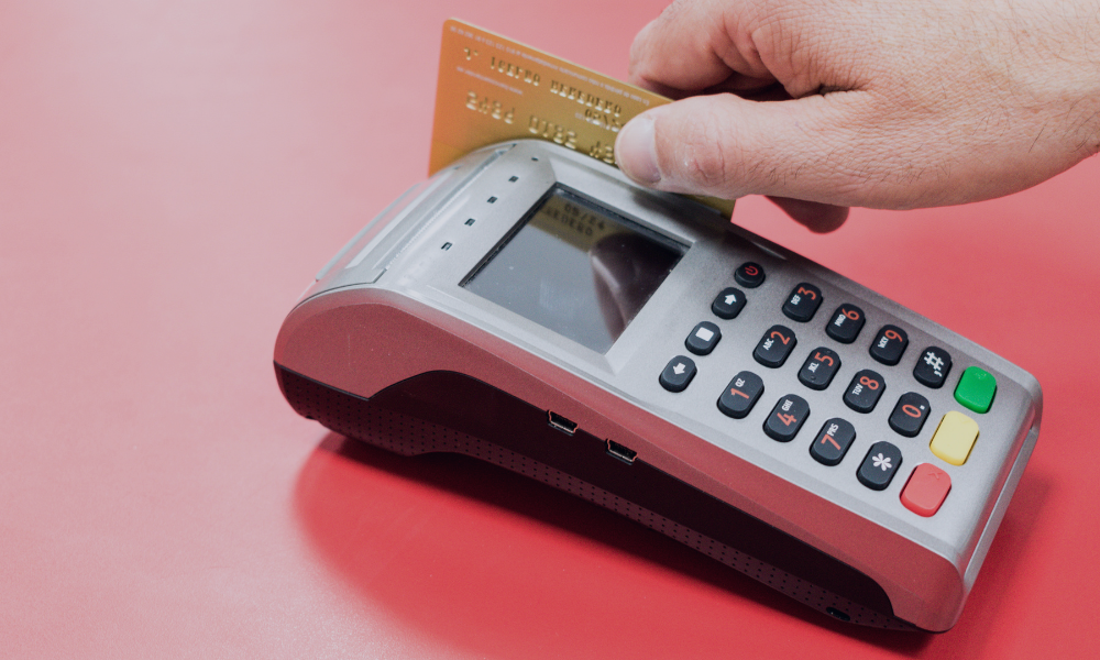 Datáfono libre o TPV sin banco utilizado para aceptar pagos con tarjeta en pequeños negocios.